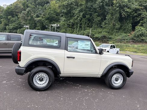 New 2026 Ford Bronco 2-Door AWD/4WD image 3