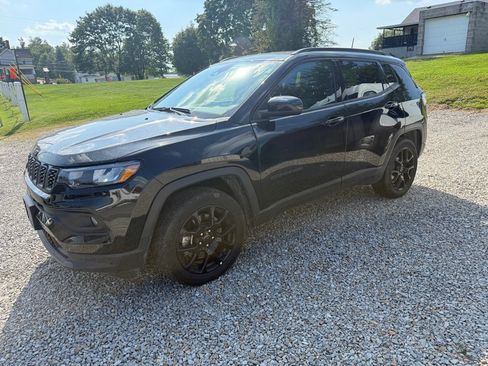 Used 2025 Jeep Compass Latitude w/ Altitude Special Edition AWD/4WD image 4