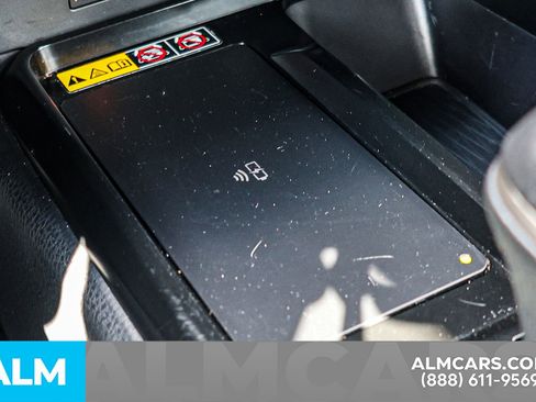 Used 2025 Toyota Camry SE image 39