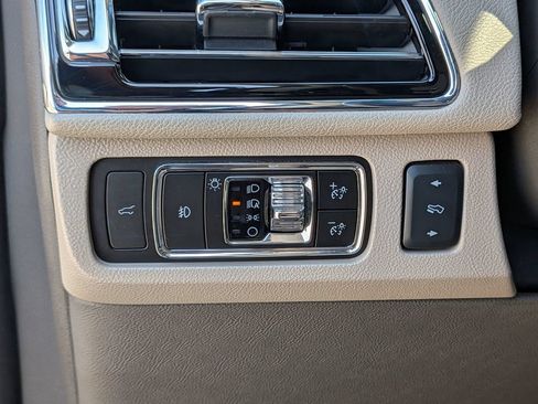 Used 2024 Lincoln Navigator L Reserve AWD/4WD image 19