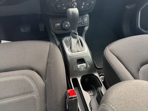 Used 2018 Jeep Renegade Latitude w/ UConnect 8.4 Nav Group image 16