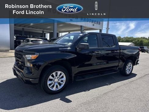 Used 2022 Chevrolet Silverado 1500 Custom image 1