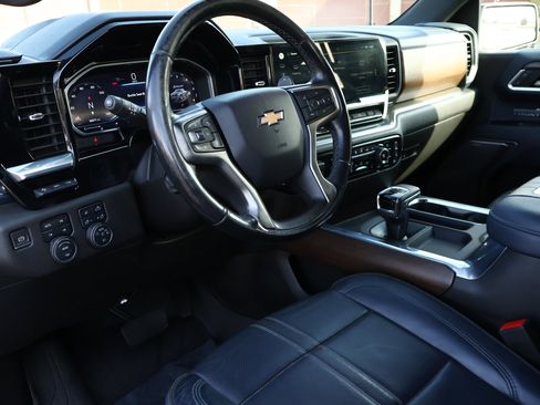 Used 2022 Chevrolet Silverado 1500 High Country w/ High Country Premium Package image 3