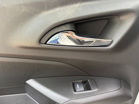 Used 2025 Chevrolet Trax LS FWD image 36