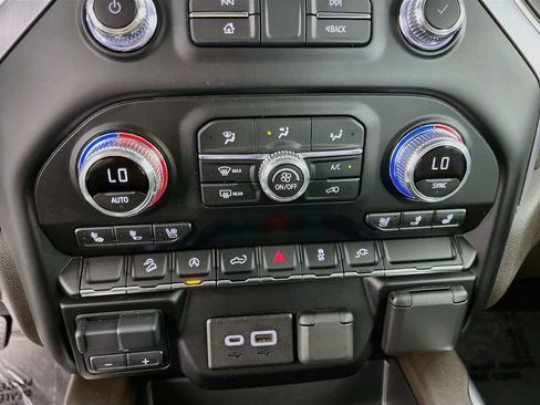 Used 2020 GMC Sierra 1500 SLT w/ SLT Premium Package AWD/4WD image 22