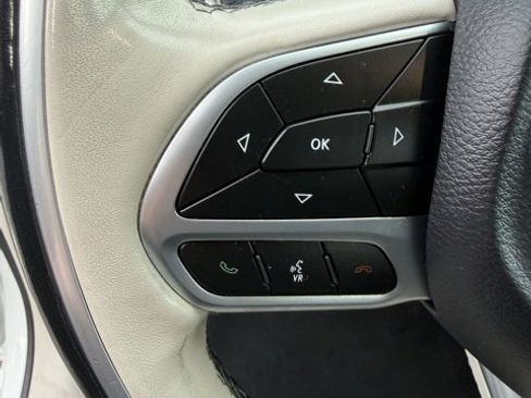 Used 2019 Chrysler Pacifica Limited image 19