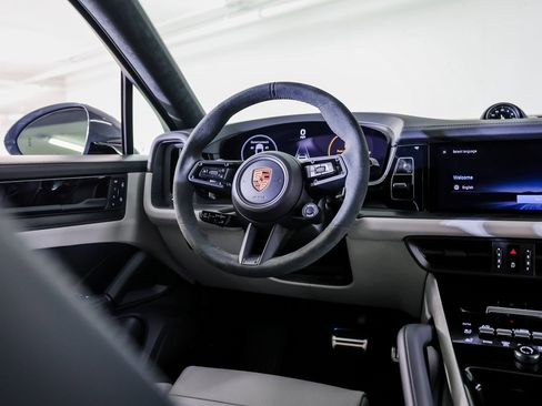 New 2026 Porsche Cayenne GTS image 26