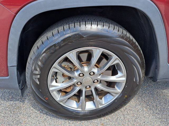 Used 2020 Jeep Cherokee Latitude Plus AWD/4WD image 32