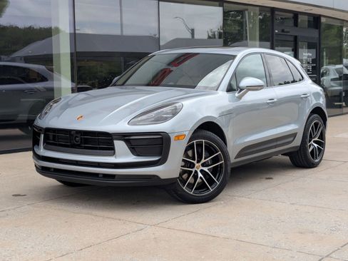 Certified 2026 Porsche Macan AWD/4WD image 1