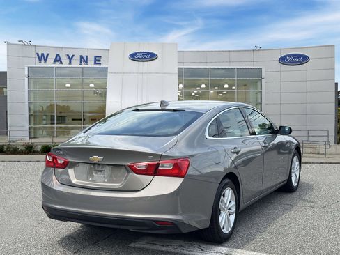 Used 2017 Chevrolet Malibu LT FWD image 5