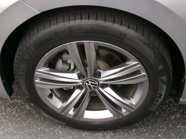 Used 2023 Volkswagen Jetta SE w/ Panoramic Sunroof Package FWD image 21