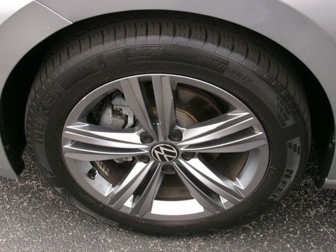 Used 2023 Volkswagen Jetta SE w/ Panoramic Sunroof Package FWD image 21