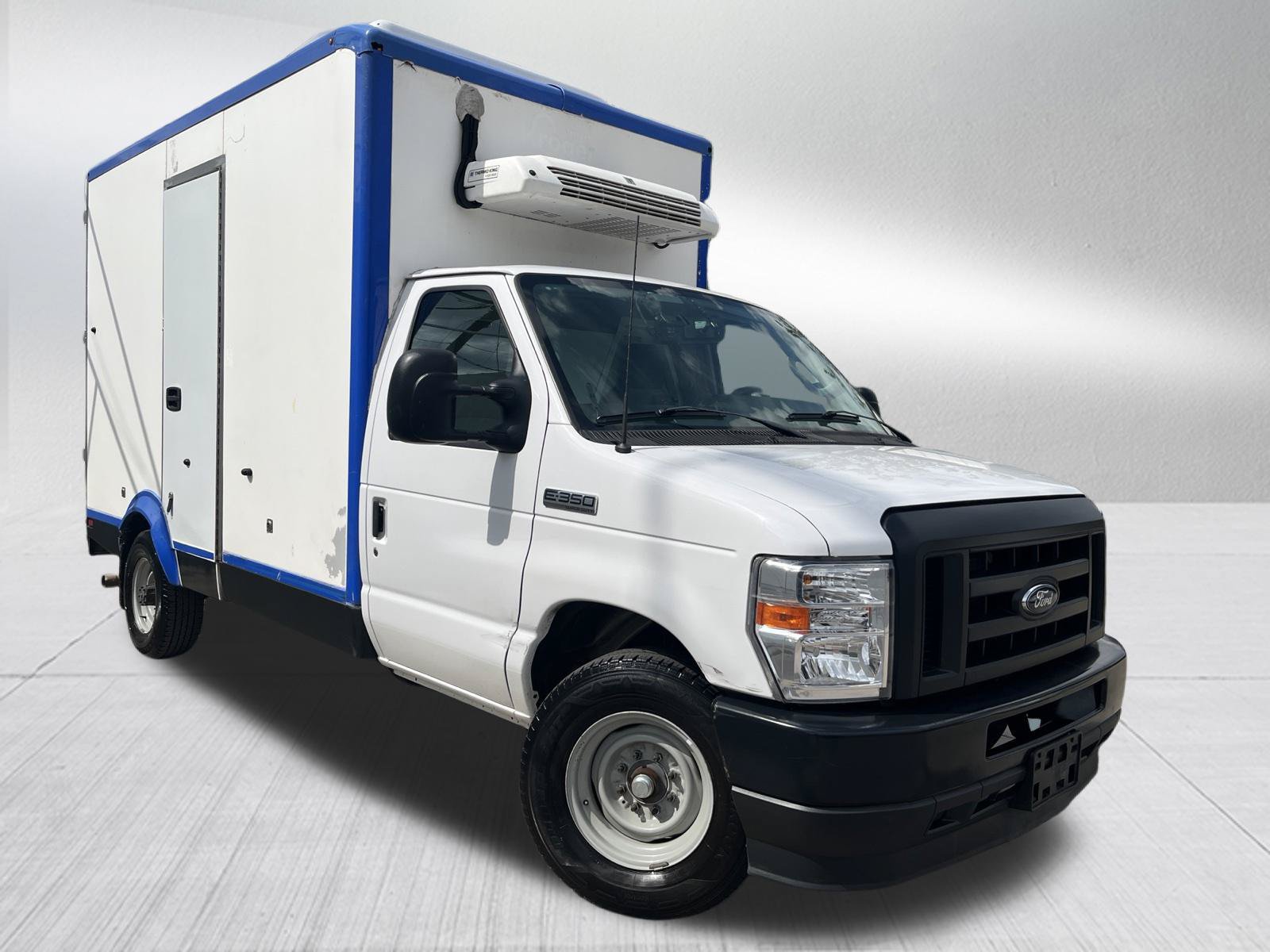 Used 2023 Ford E-350 and Econoline 350 Super Duty w/ Power Windows & Locks Group RWD image 3