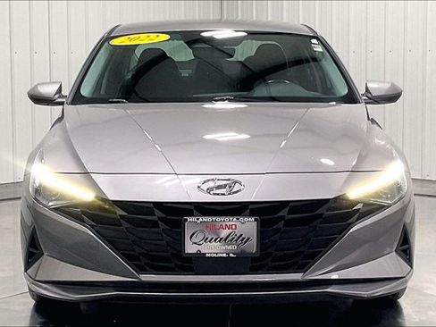 Used 2022 Hyundai Elantra SEL w/ Convenience Package FWD image 2
