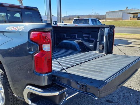 Used 2019 Chevrolet Silverado 1500 LT w/ Convenience Package image 16