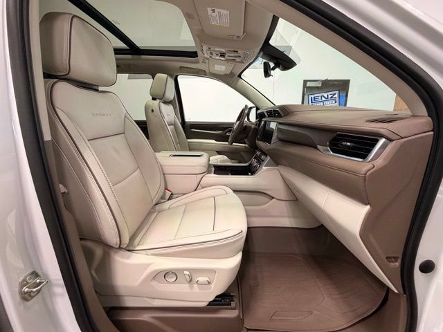 Used 2021 GMC Yukon Denali w/ Denali Premium Package AWD/4WD image 22