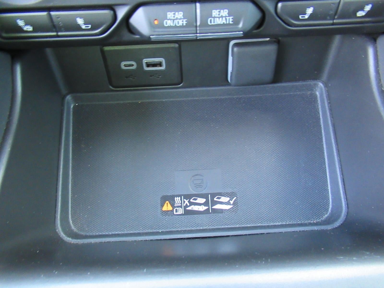 Used 2023 Chevrolet Suburban Z71 w/ Luxury Package AWD/4WD image 31