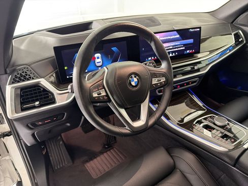 Used 2025 BMW X5 xDrive40i w/ Parking Assistance Package AWD/4WD image 4