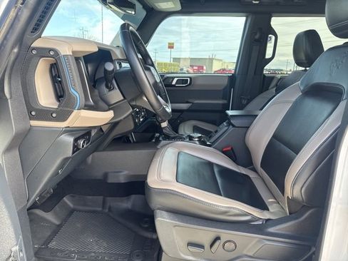 Used 2023 Ford Bronco Wildtrak image 2