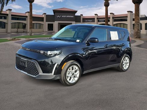 Used 2025 Kia Soul LX image 4