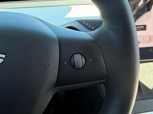 Used 2025 Tesla Model Y Long Range AWD/4WD image 11