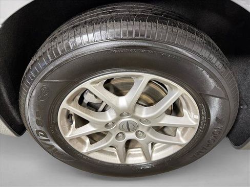 Used 2025 Chrysler Pacifica Select FWD image 16