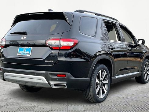 Used 2023 Honda Pilot Touring image 6