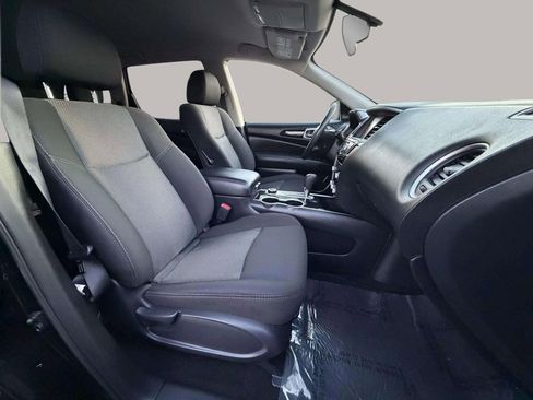 Used 2018 Nissan Pathfinder SV image 15