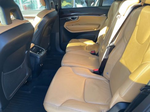 Used 2016 Volvo XC90 T6 Momentum w/ Momentum Plus Package image 7