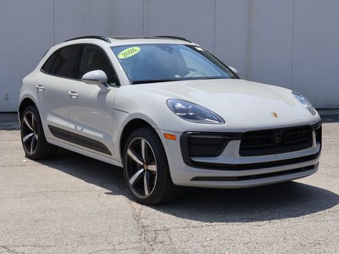 Used 2026 Porsche Macan AWD/4WD image 1