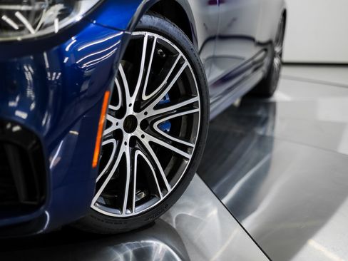 Used 2018 BMW M550i xDrive image 12