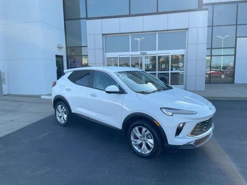 Certified 2024 Buick Encore GX Preferred w/ Advanced Technology Package FWD image 6