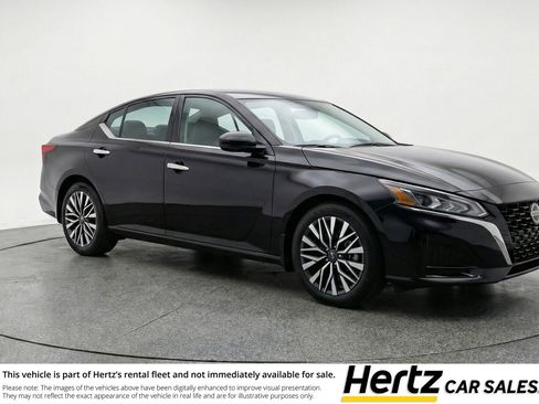 Used 2025 Nissan Altima 2.5 SV FWD image 1