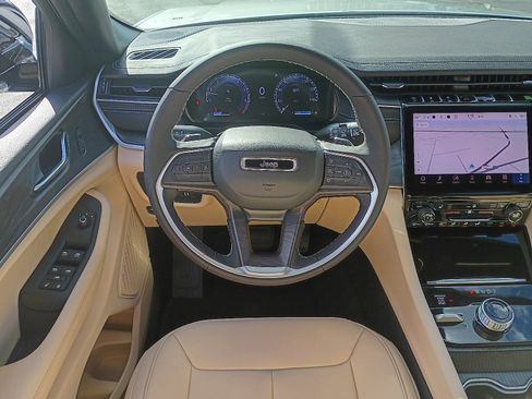 New 2025 Jeep Grand Cherokee Limited AWD/4WD image 11