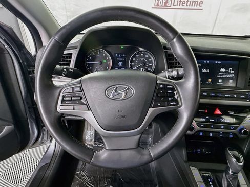 Used 2017 Hyundai Elantra Limited FWD image 18