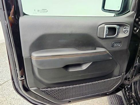 Used 2025 Jeep Wrangler Sahara image 10