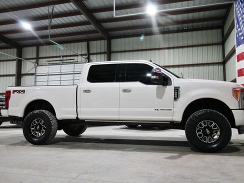 Used 2019 Ford F250 Platinum w/ Platinum Ultimate Package image 14