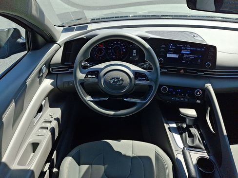 Used 2023 Hyundai Elantra SEL FWD image 11