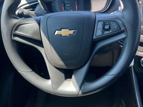 Used 2018 Chevrolet Trax LS FWD image 19