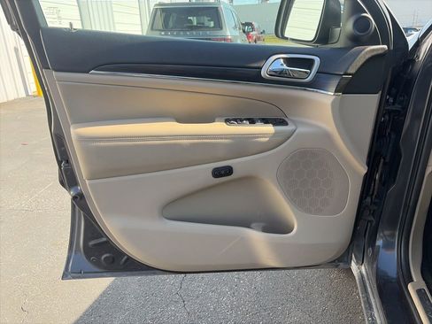 Used 2020 Jeep Grand Cherokee Limited image 13
