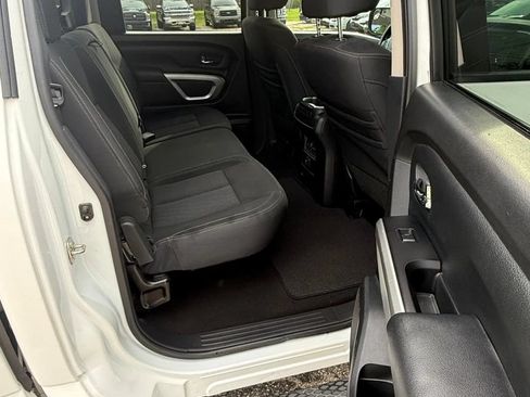 Used 2018 Nissan Titan SV w/ SV Convenience Package RWD image 14