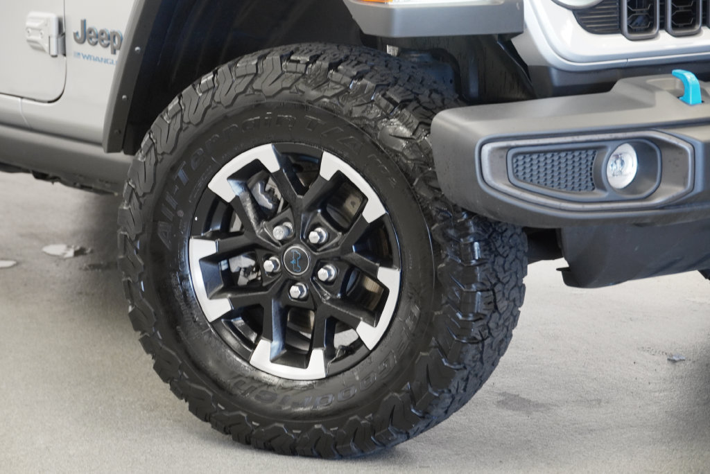 Used 2024 Jeep Wrangler Unlimited Rubicon 4xe w/ Technology Group AWD/4WD image 8
