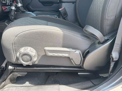Used 2025 Jeep Gladiator Mojave w/ Technology Group AWD/4WD image 24