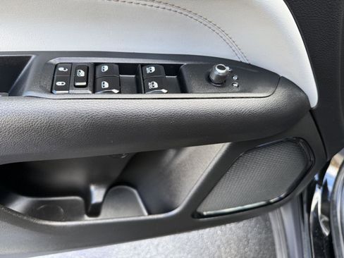 Used 2025 Jeep Compass Limited AWD/4WD image 16