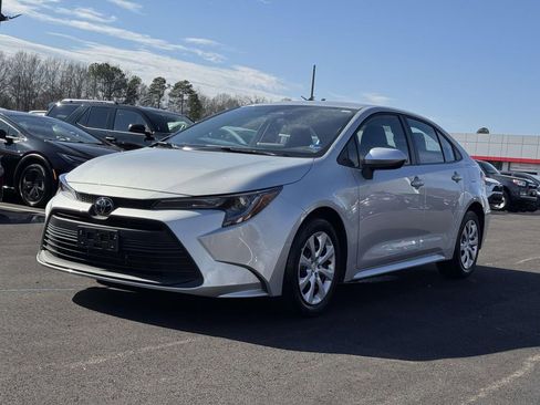 Used 2025 Toyota Corolla LE image 23