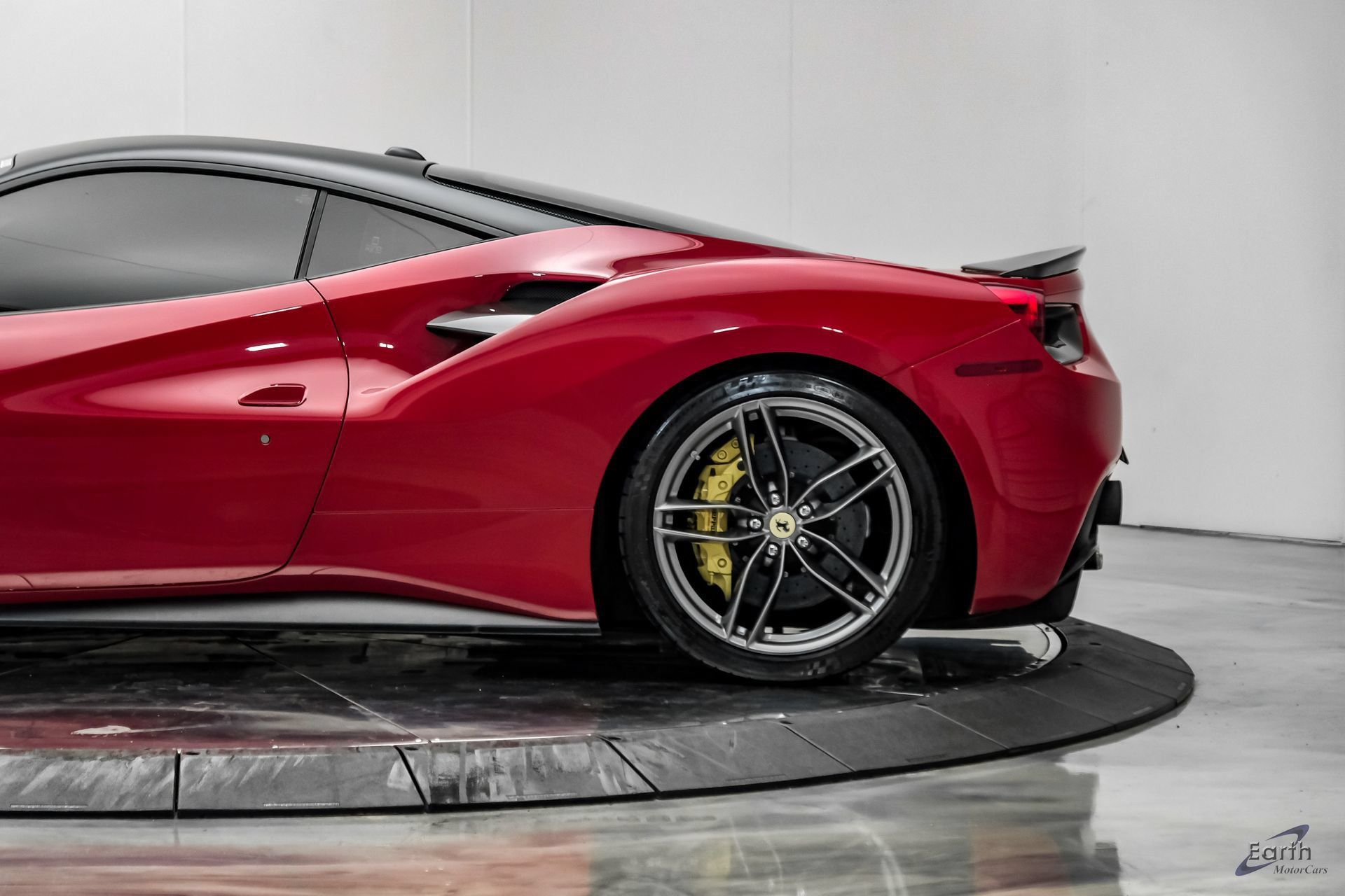 Used 2017 Ferrari 488 GTB RWD image 11