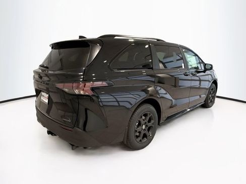 New 2026 Toyota Sienna XLE Woodland Edition AWD/4WD image 6
