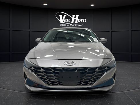 Used 2023 Hyundai Elantra Limited FWD image 2