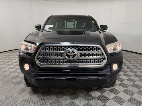 Used 2017 Toyota Tacoma TRD Sport w/ Tow Package (A/T) AWD/4WD image 6