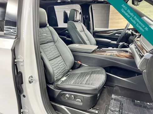 Used 2023 Cadillac Escalade Sport Platinum w/ LPO, ONYX Package AWD/4WD image 8